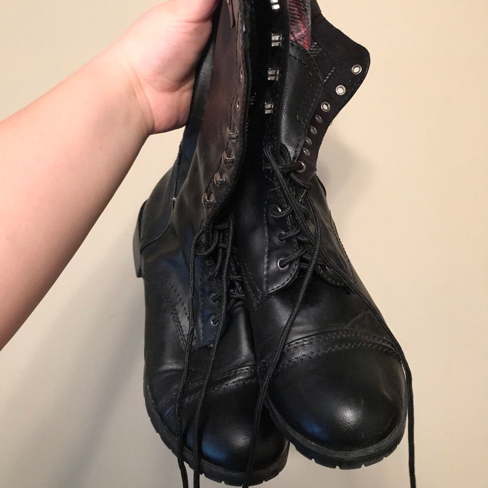 Combat boots